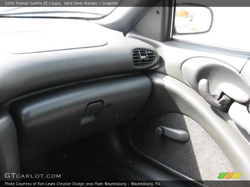 Ultra Silver Metallic / Graphite 2000 Pontiac Sunfire SE Coupe