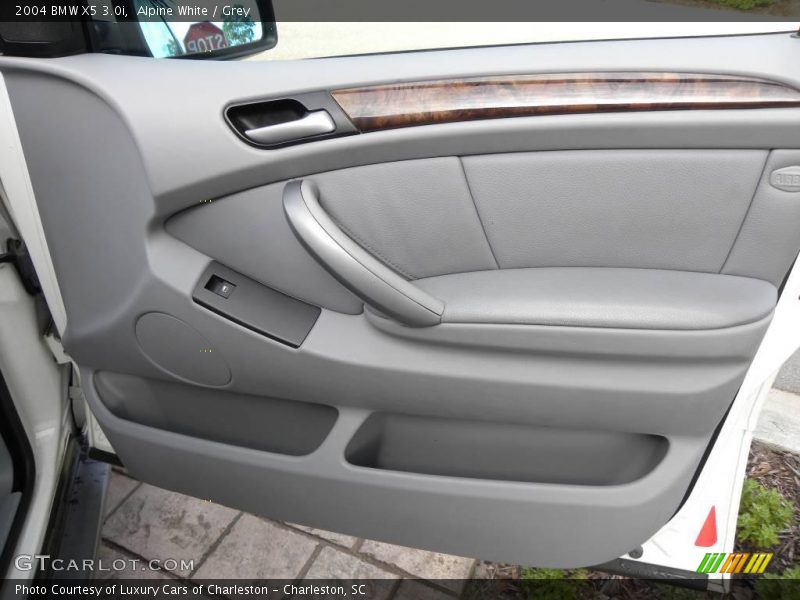 Alpine White / Grey 2004 BMW X5 3.0i