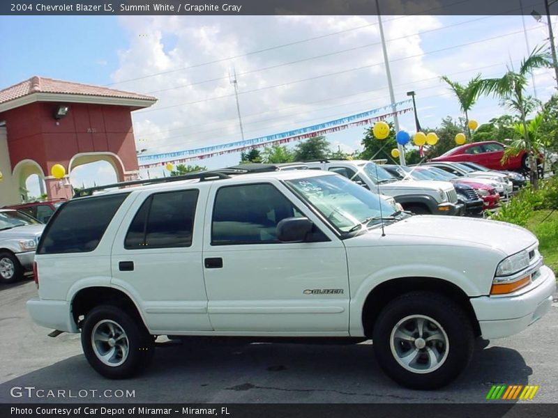 Summit White / Graphite Gray 2004 Chevrolet Blazer LS