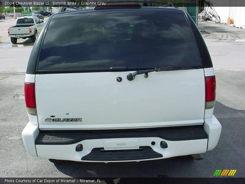 Summit White / Graphite Gray 2004 Chevrolet Blazer LS