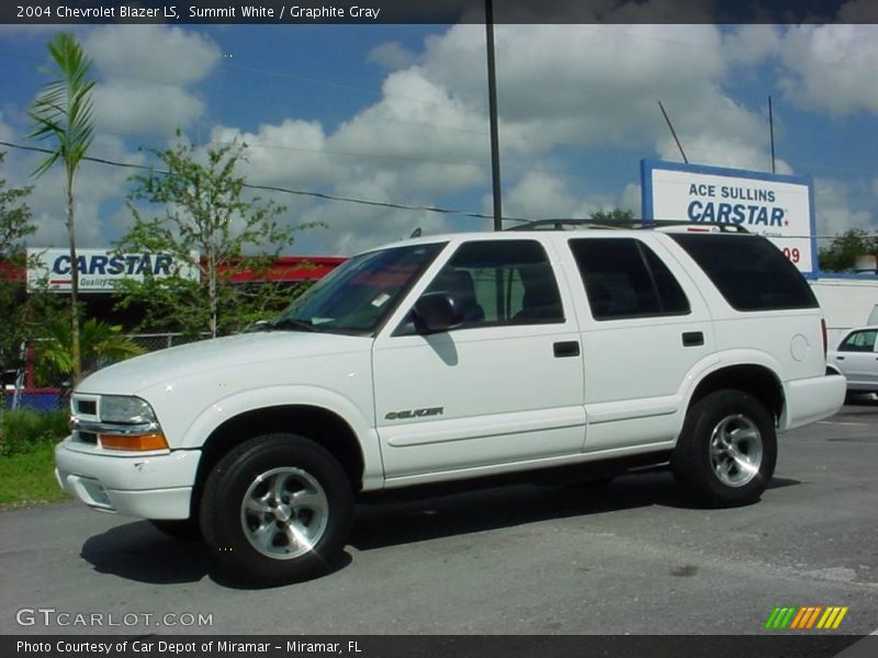 Summit White / Graphite Gray 2004 Chevrolet Blazer LS