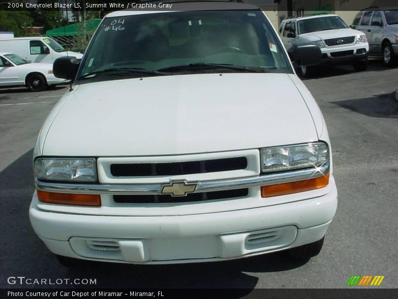 Summit White / Graphite Gray 2004 Chevrolet Blazer LS