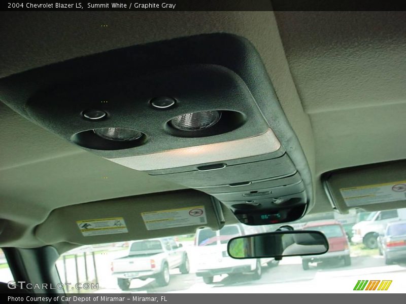 Summit White / Graphite Gray 2004 Chevrolet Blazer LS