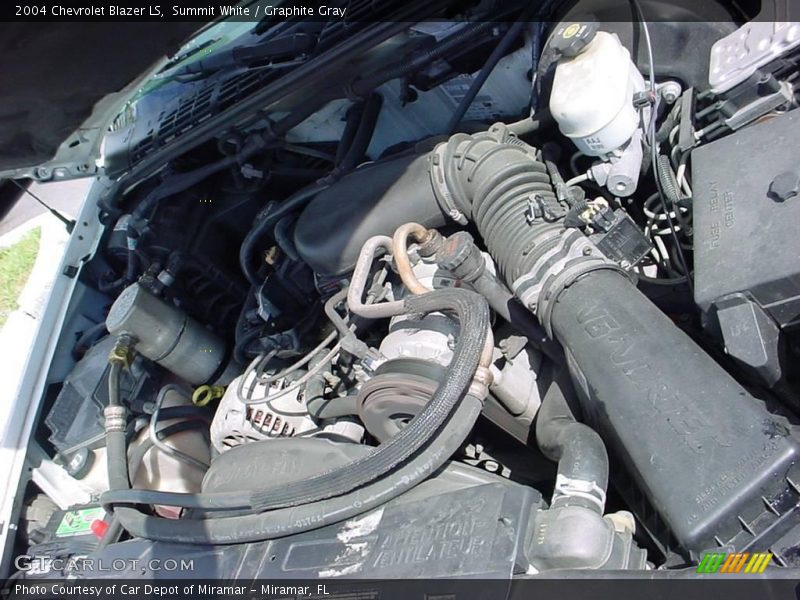 Summit White / Graphite Gray 2004 Chevrolet Blazer LS