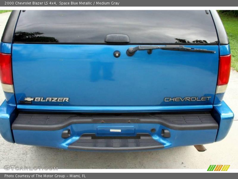 Space Blue Metallic / Medium Gray 2000 Chevrolet Blazer LS 4x4