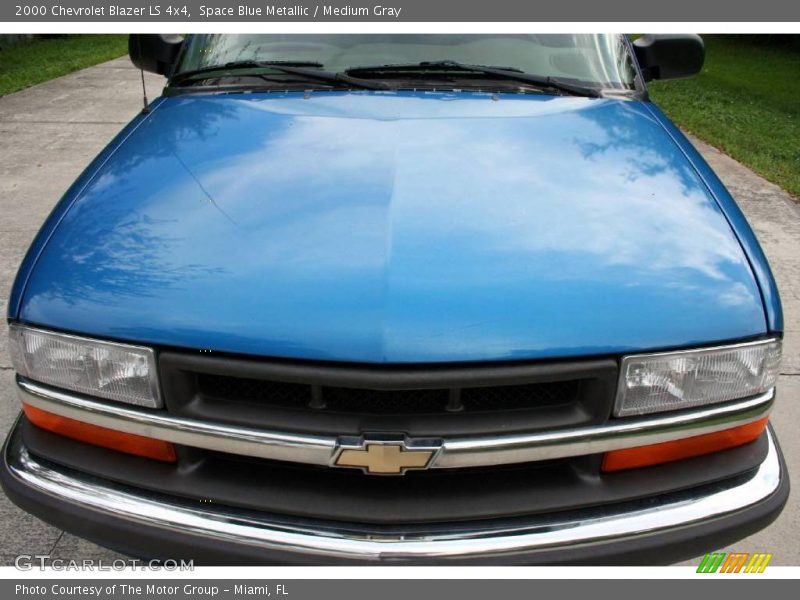 Space Blue Metallic / Medium Gray 2000 Chevrolet Blazer LS 4x4