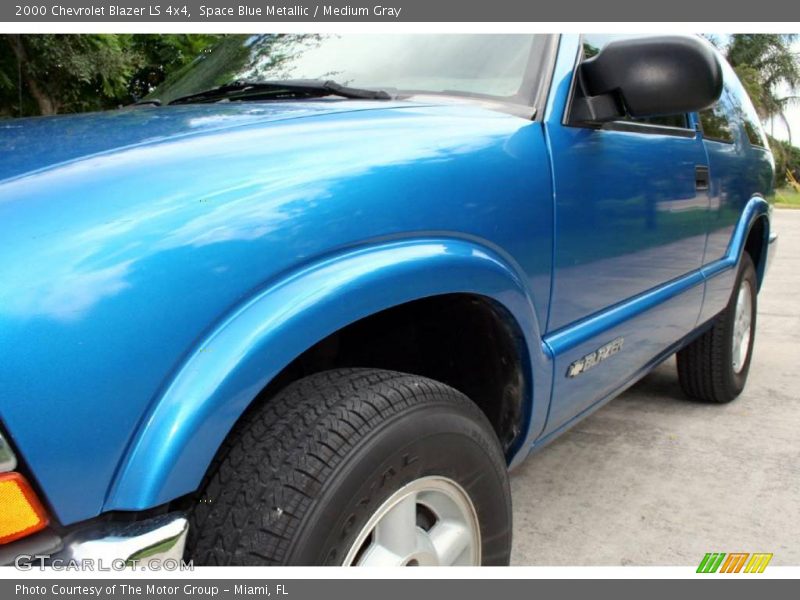 Space Blue Metallic / Medium Gray 2000 Chevrolet Blazer LS 4x4