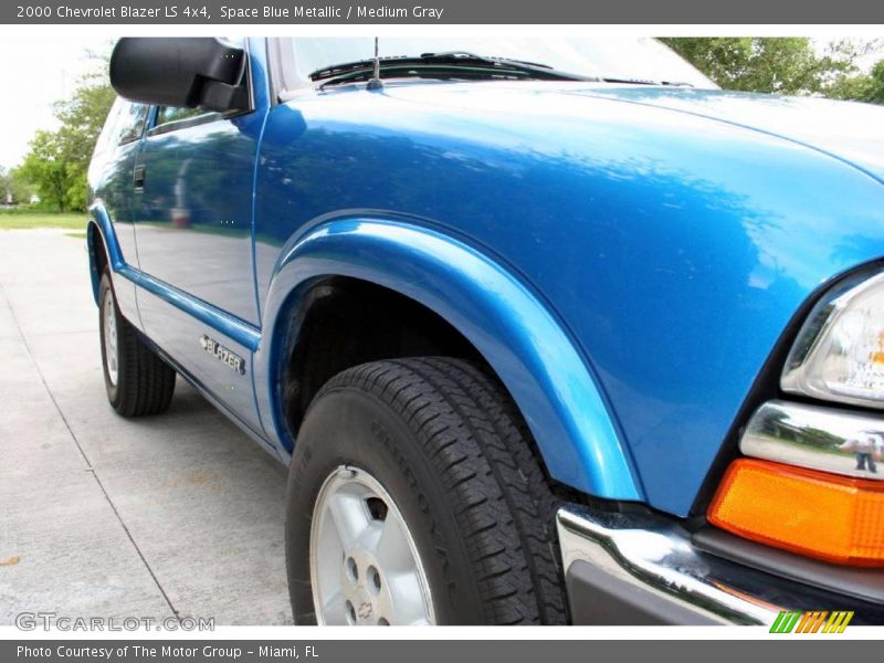 Space Blue Metallic / Medium Gray 2000 Chevrolet Blazer LS 4x4