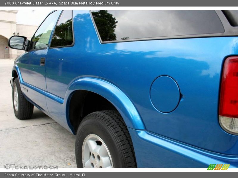 Space Blue Metallic / Medium Gray 2000 Chevrolet Blazer LS 4x4