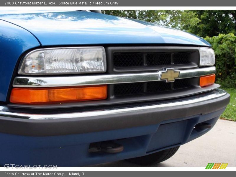 Space Blue Metallic / Medium Gray 2000 Chevrolet Blazer LS 4x4