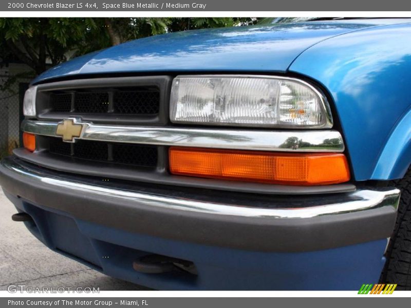 Space Blue Metallic / Medium Gray 2000 Chevrolet Blazer LS 4x4