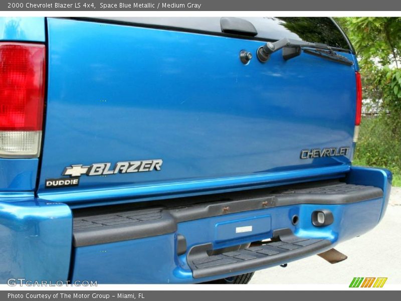 Space Blue Metallic / Medium Gray 2000 Chevrolet Blazer LS 4x4