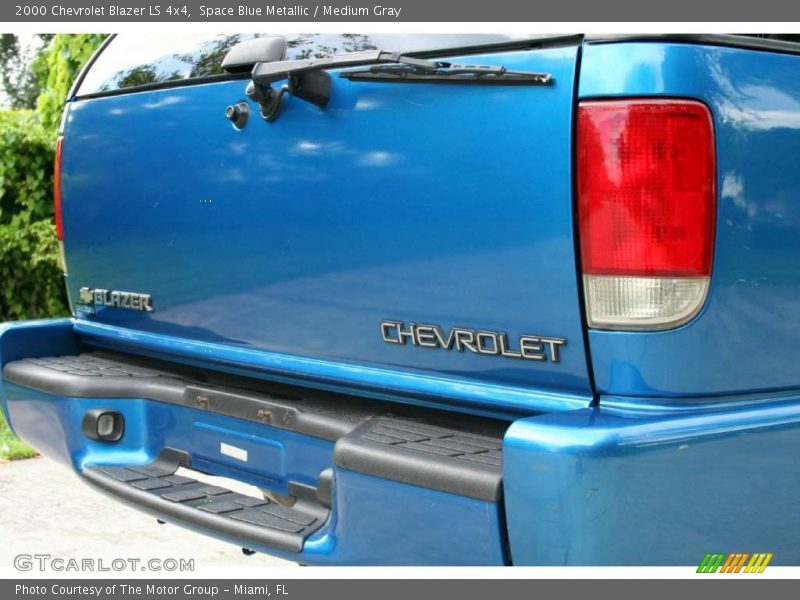 Space Blue Metallic / Medium Gray 2000 Chevrolet Blazer LS 4x4