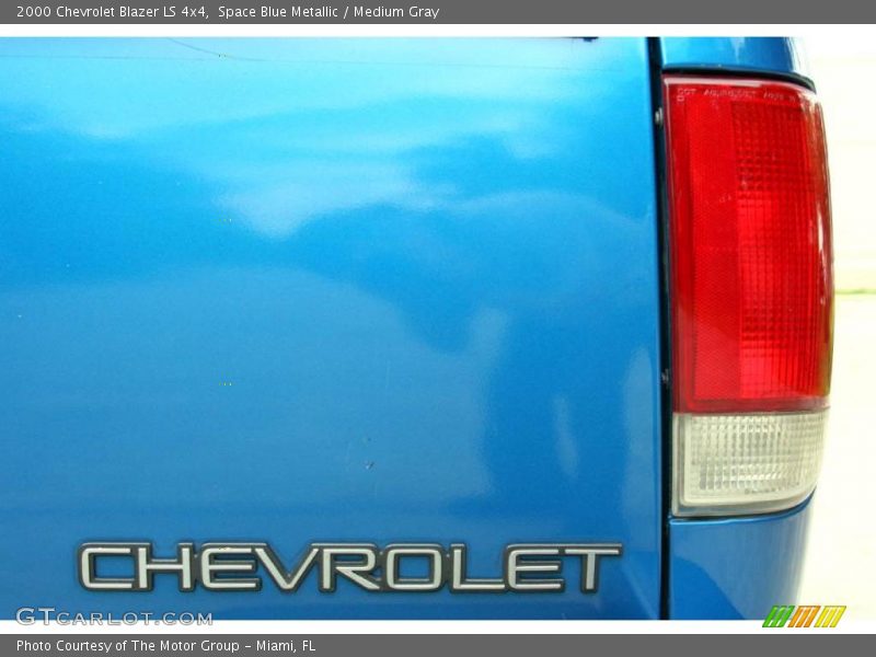 Space Blue Metallic / Medium Gray 2000 Chevrolet Blazer LS 4x4