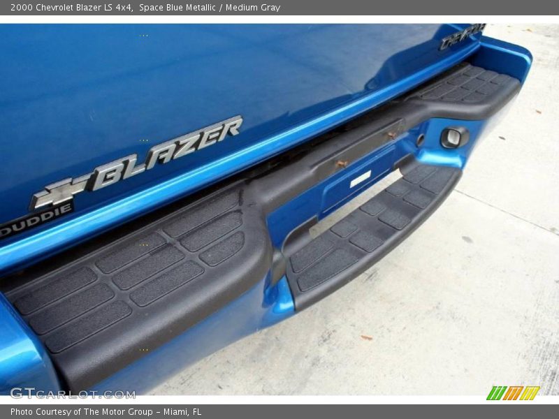 Space Blue Metallic / Medium Gray 2000 Chevrolet Blazer LS 4x4