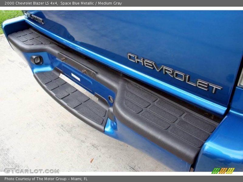 Space Blue Metallic / Medium Gray 2000 Chevrolet Blazer LS 4x4