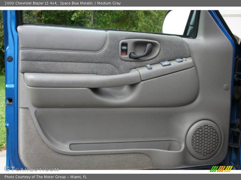 Space Blue Metallic / Medium Gray 2000 Chevrolet Blazer LS 4x4