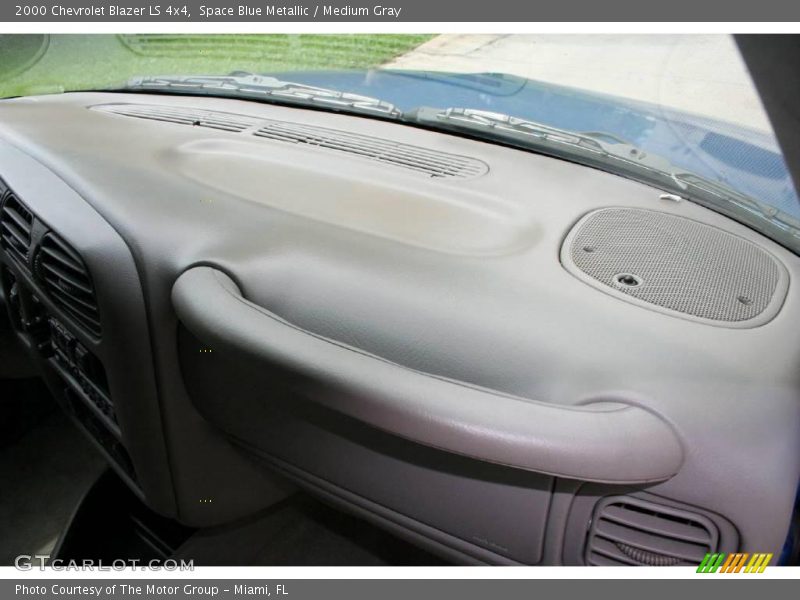 Space Blue Metallic / Medium Gray 2000 Chevrolet Blazer LS 4x4