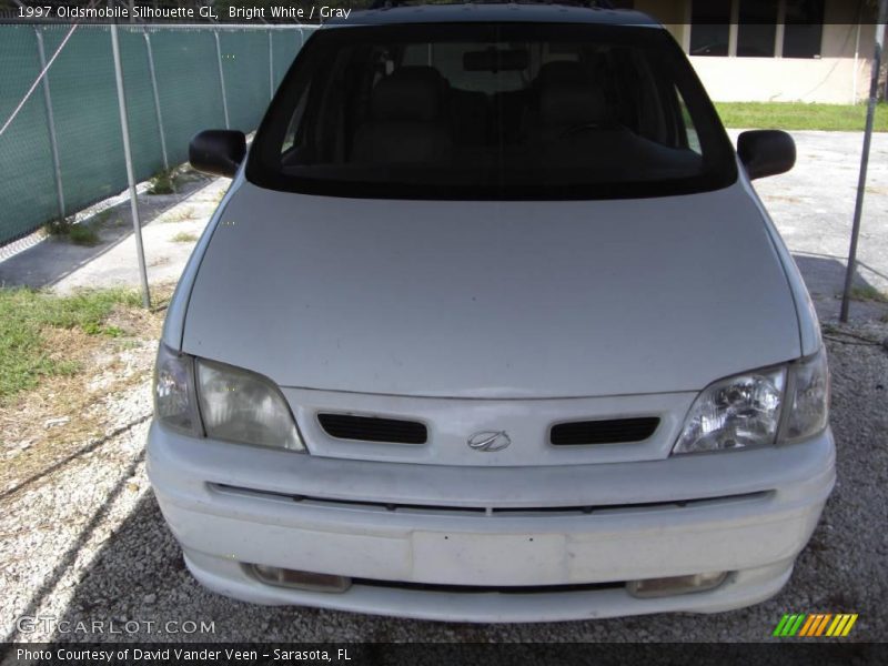 Bright White / Gray 1997 Oldsmobile Silhouette GL