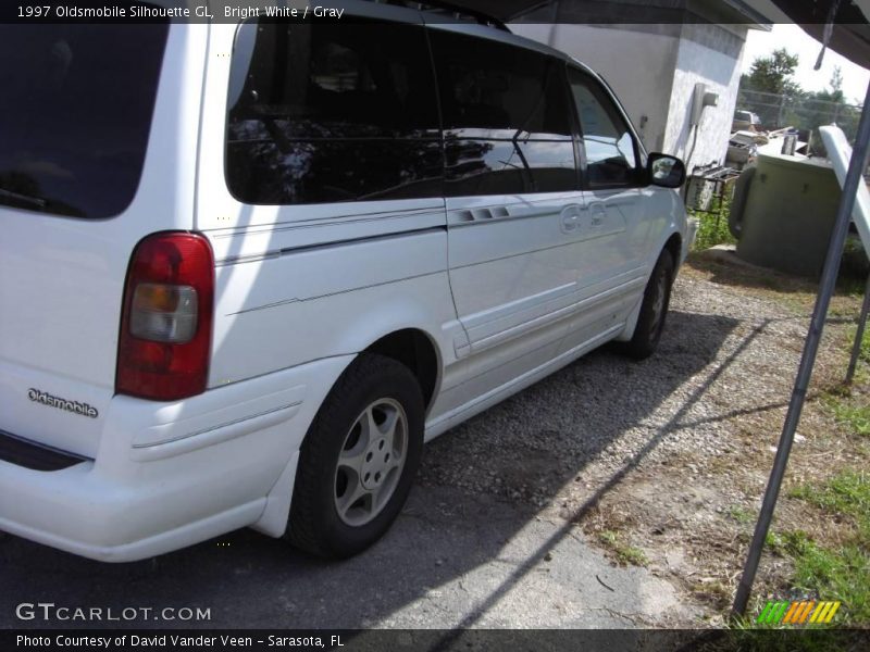 Bright White / Gray 1997 Oldsmobile Silhouette GL