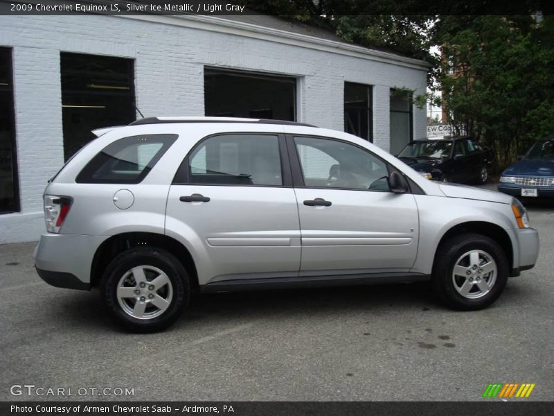 Silver Ice Metallic / Light Gray 2009 Chevrolet Equinox LS