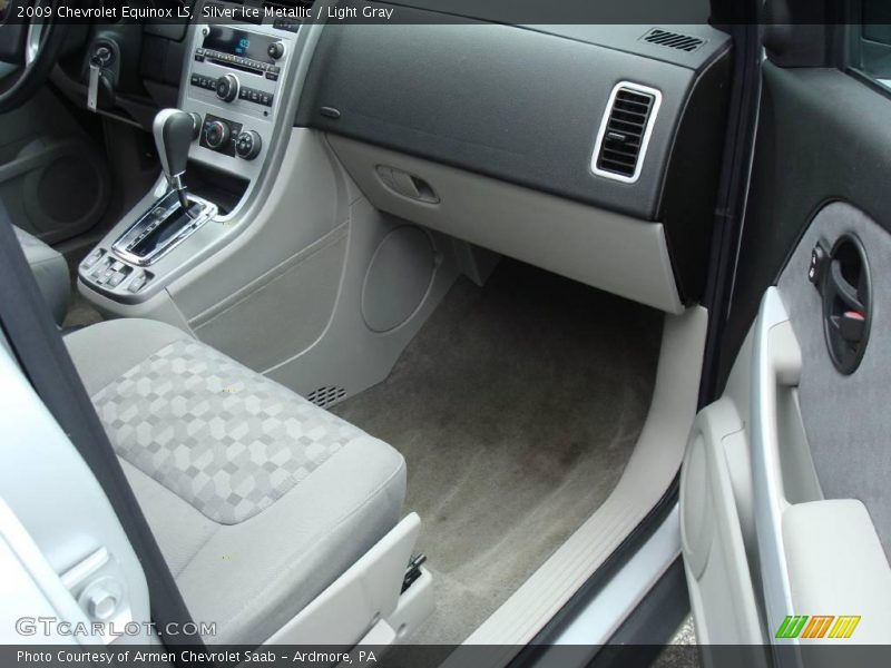 Silver Ice Metallic / Light Gray 2009 Chevrolet Equinox LS