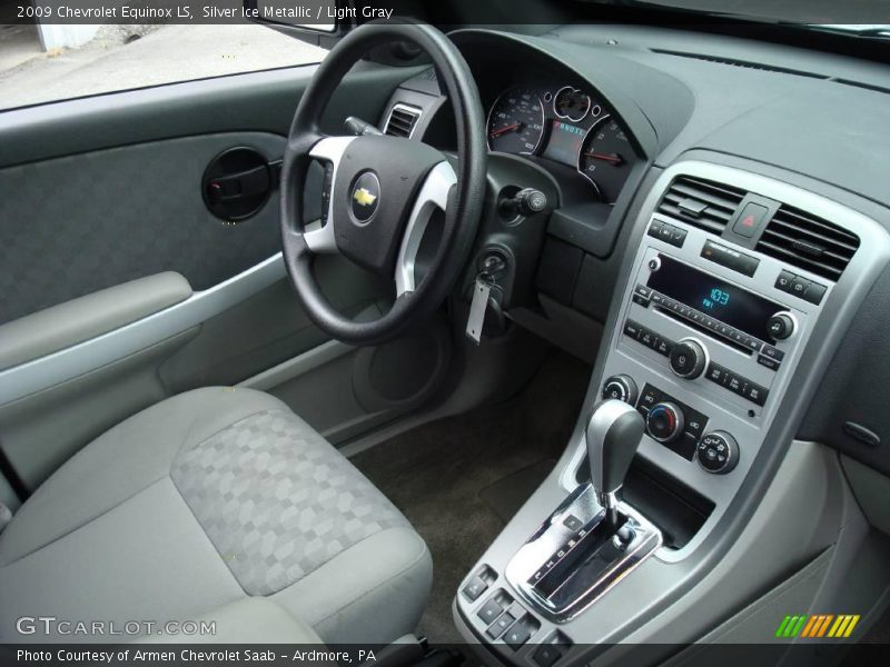 Silver Ice Metallic / Light Gray 2009 Chevrolet Equinox LS