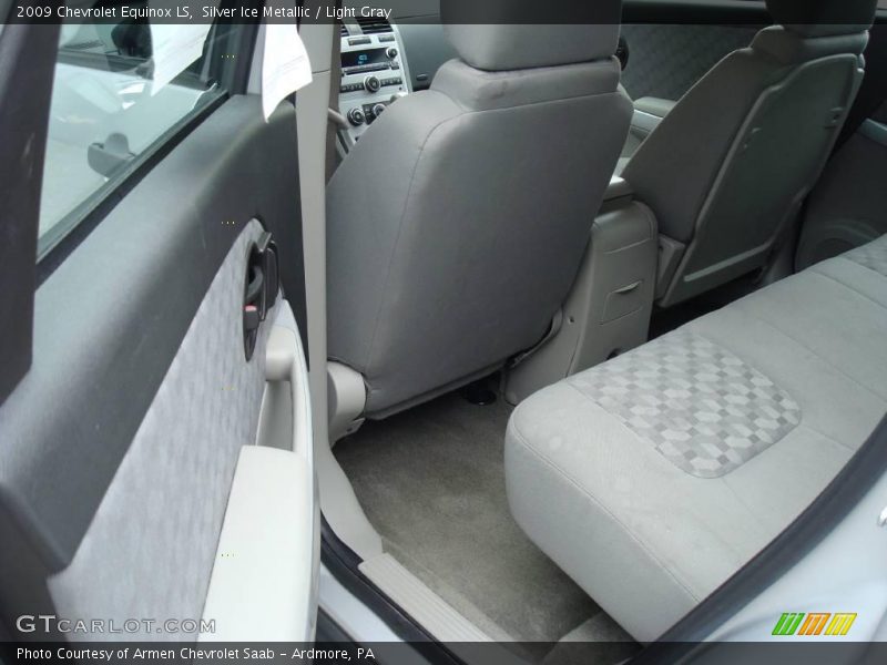 Silver Ice Metallic / Light Gray 2009 Chevrolet Equinox LS