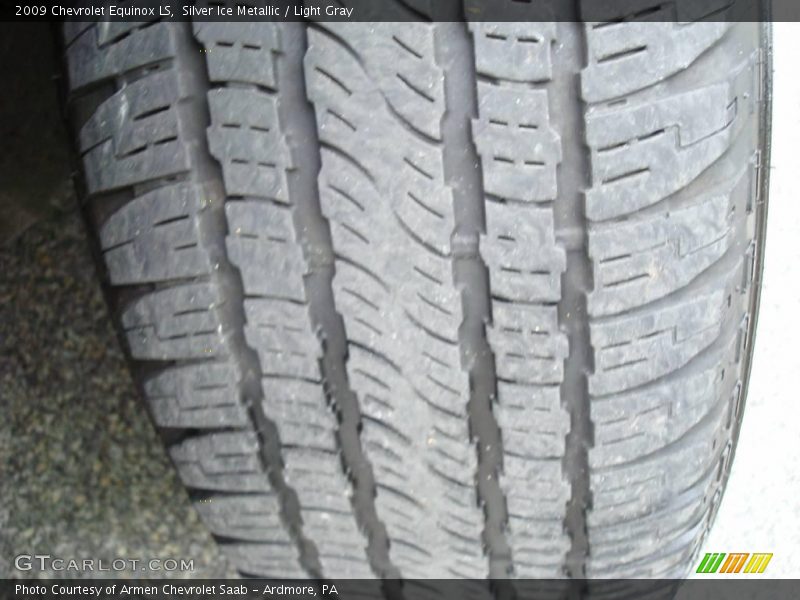 Silver Ice Metallic / Light Gray 2009 Chevrolet Equinox LS