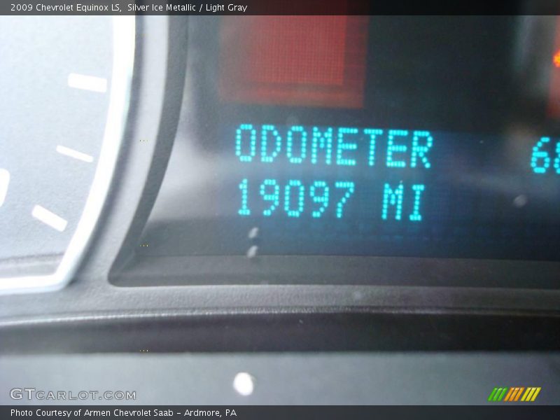 Silver Ice Metallic / Light Gray 2009 Chevrolet Equinox LS