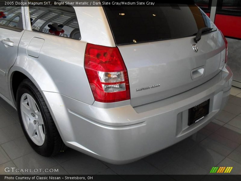Bright Silver Metallic / Dark Slate Gray/Medium Slate Gray 2005 Dodge Magnum SXT