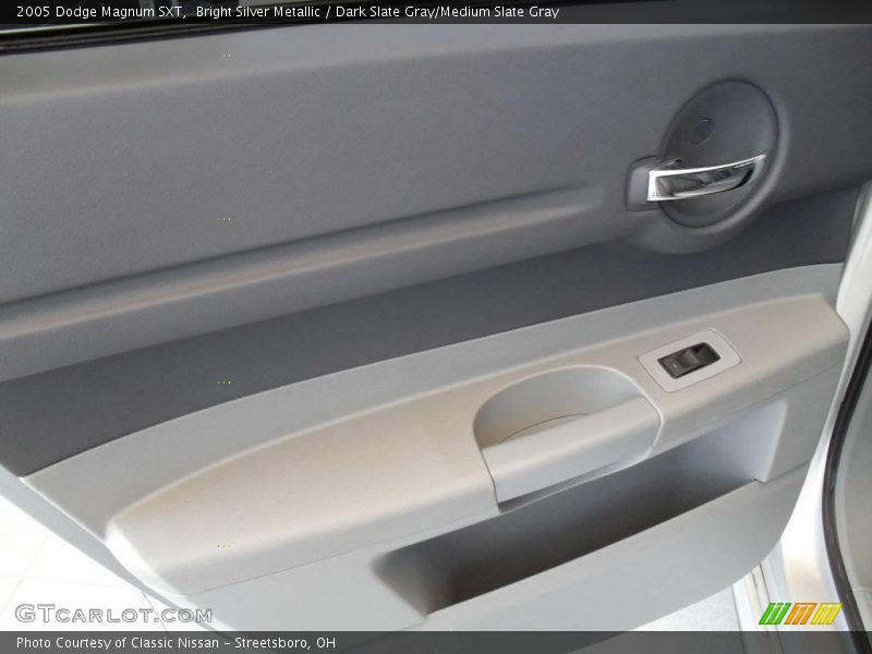 Bright Silver Metallic / Dark Slate Gray/Medium Slate Gray 2005 Dodge Magnum SXT