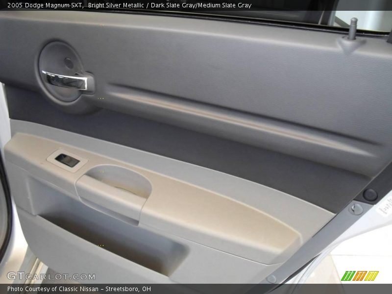 Bright Silver Metallic / Dark Slate Gray/Medium Slate Gray 2005 Dodge Magnum SXT