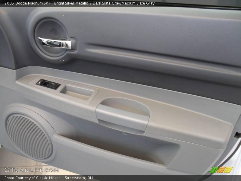 Bright Silver Metallic / Dark Slate Gray/Medium Slate Gray 2005 Dodge Magnum SXT