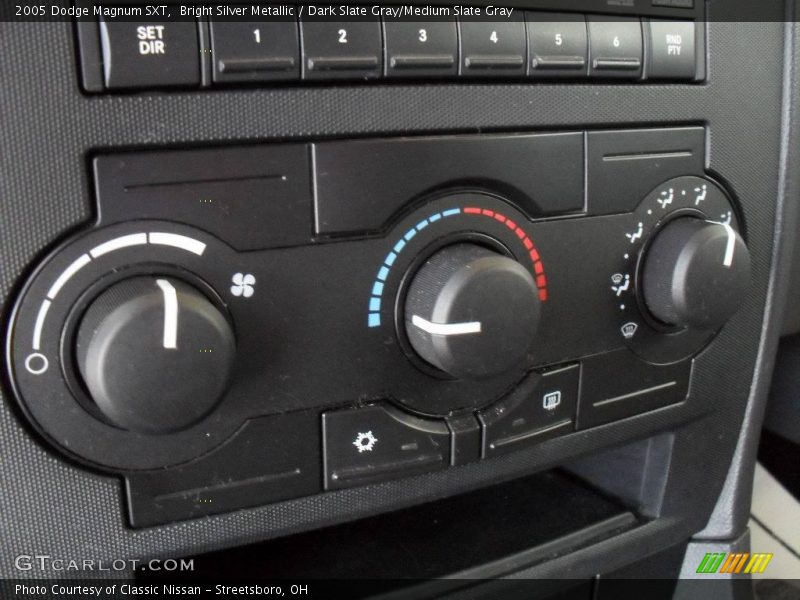 Bright Silver Metallic / Dark Slate Gray/Medium Slate Gray 2005 Dodge Magnum SXT
