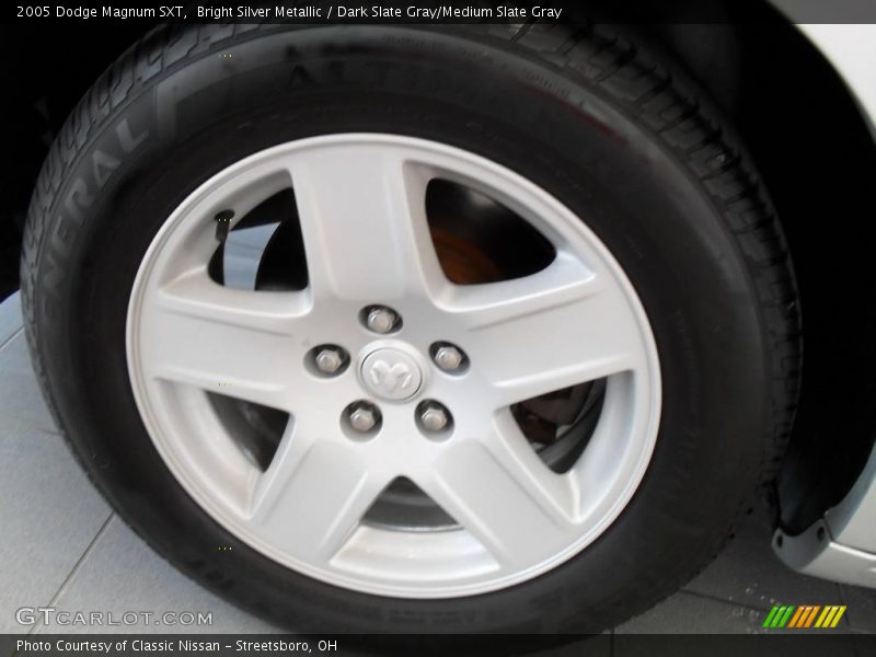 Bright Silver Metallic / Dark Slate Gray/Medium Slate Gray 2005 Dodge Magnum SXT