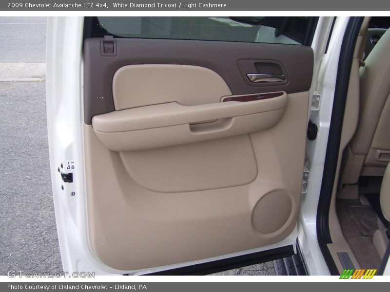 White Diamond Tricoat / Light Cashmere 2009 Chevrolet Avalanche LTZ 4x4