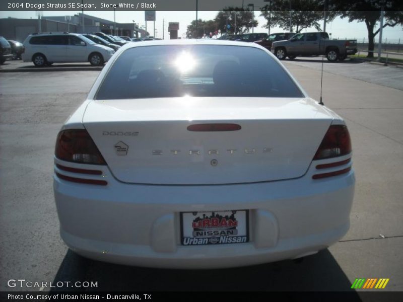 Stone White / Black 2004 Dodge Stratus SE Sedan