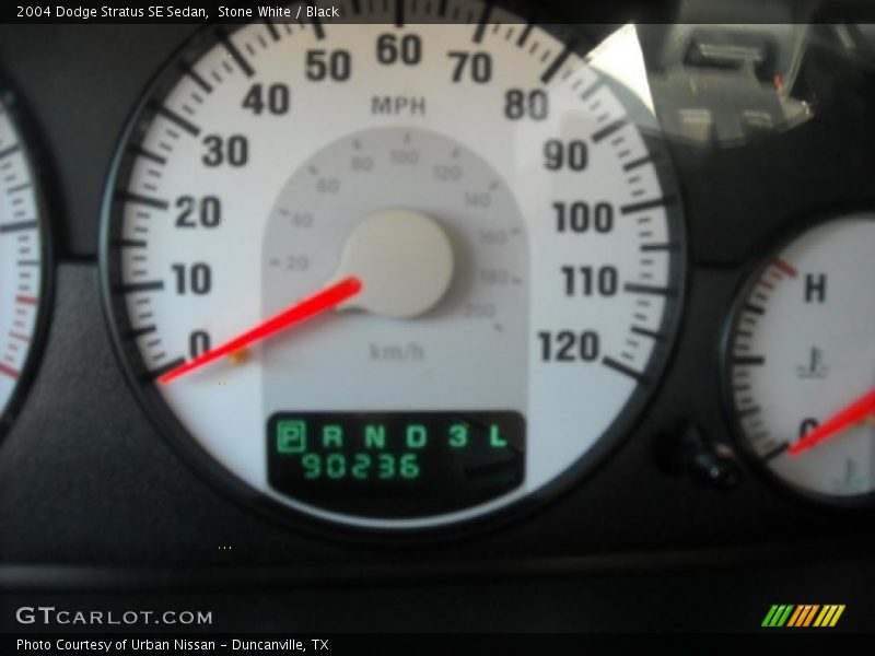 Stone White / Black 2004 Dodge Stratus SE Sedan