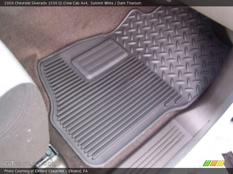 Summit White / Dark Titanium 2009 Chevrolet Silverado 1500 LS Crew Cab 4x4