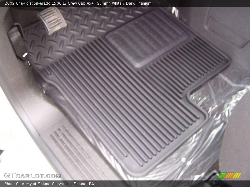 Summit White / Dark Titanium 2009 Chevrolet Silverado 1500 LS Crew Cab 4x4