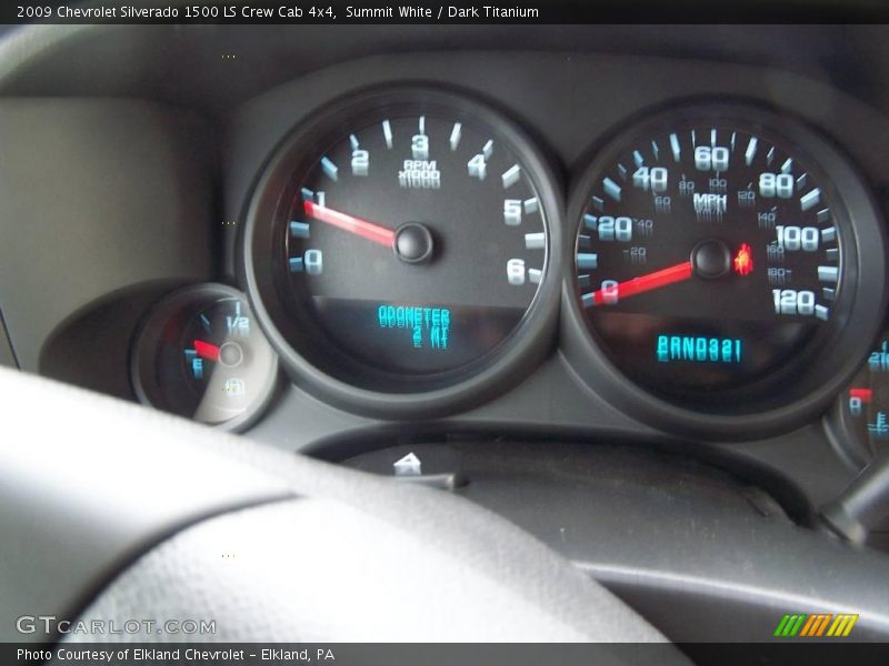 Summit White / Dark Titanium 2009 Chevrolet Silverado 1500 LS Crew Cab 4x4