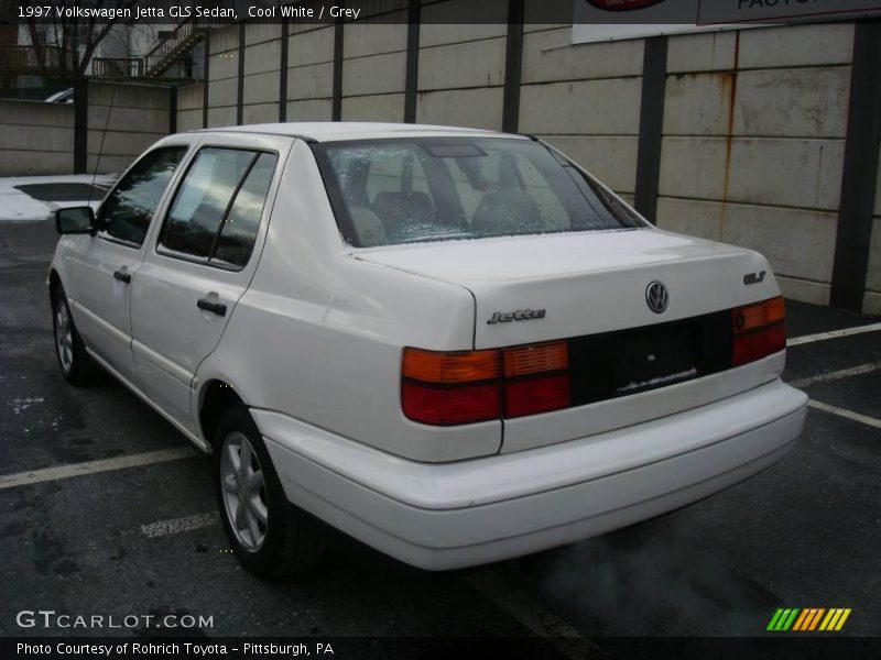 Cool White / Grey 1997 Volkswagen Jetta GLS Sedan