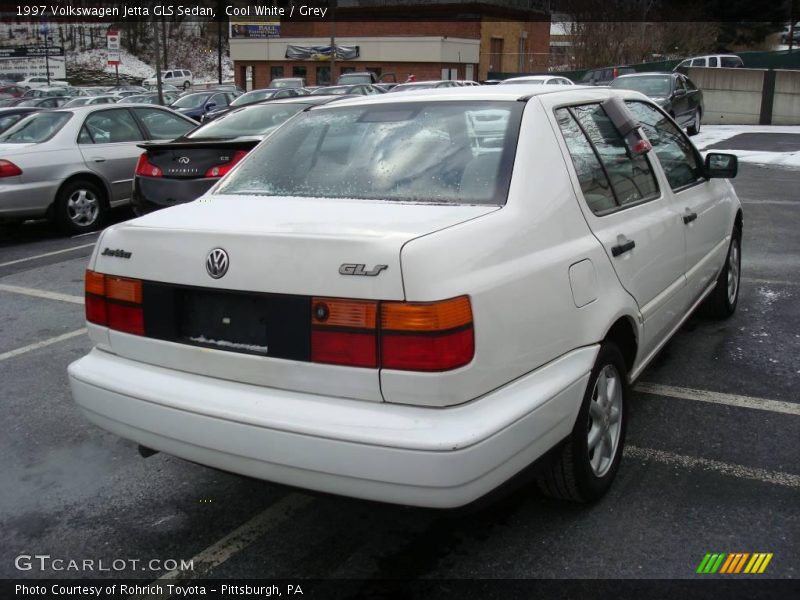 Cool White / Grey 1997 Volkswagen Jetta GLS Sedan