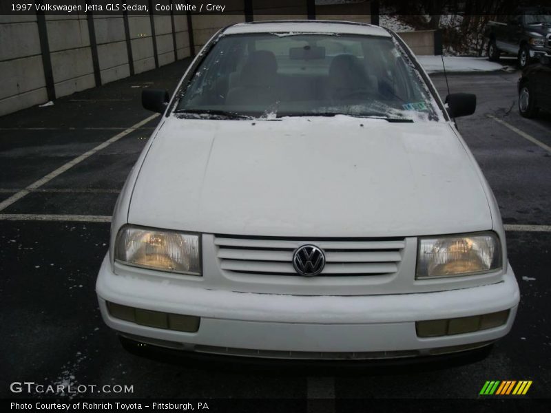 Cool White / Grey 1997 Volkswagen Jetta GLS Sedan