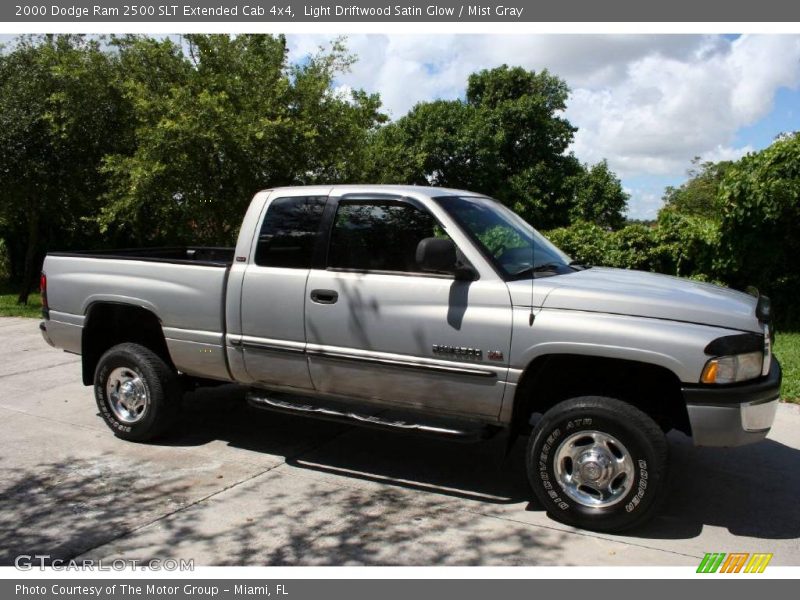 Light Driftwood Satin Glow / Mist Gray 2000 Dodge Ram 2500 SLT Extended Cab 4x4