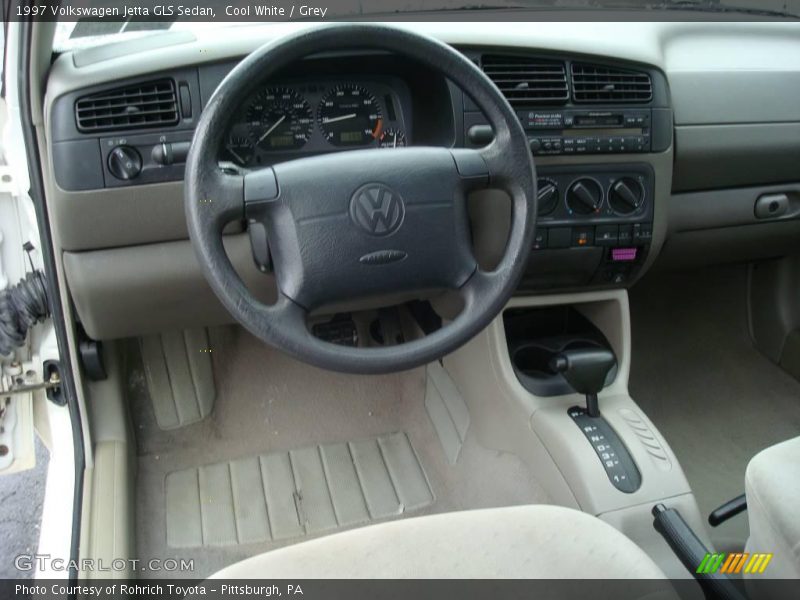 Cool White / Grey 1997 Volkswagen Jetta GLS Sedan