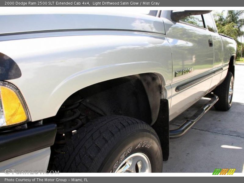Light Driftwood Satin Glow / Mist Gray 2000 Dodge Ram 2500 SLT Extended Cab 4x4