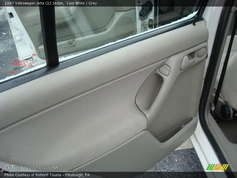 Cool White / Grey 1997 Volkswagen Jetta GLS Sedan