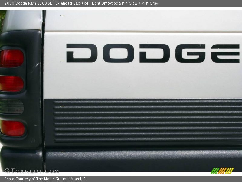 Light Driftwood Satin Glow / Mist Gray 2000 Dodge Ram 2500 SLT Extended Cab 4x4